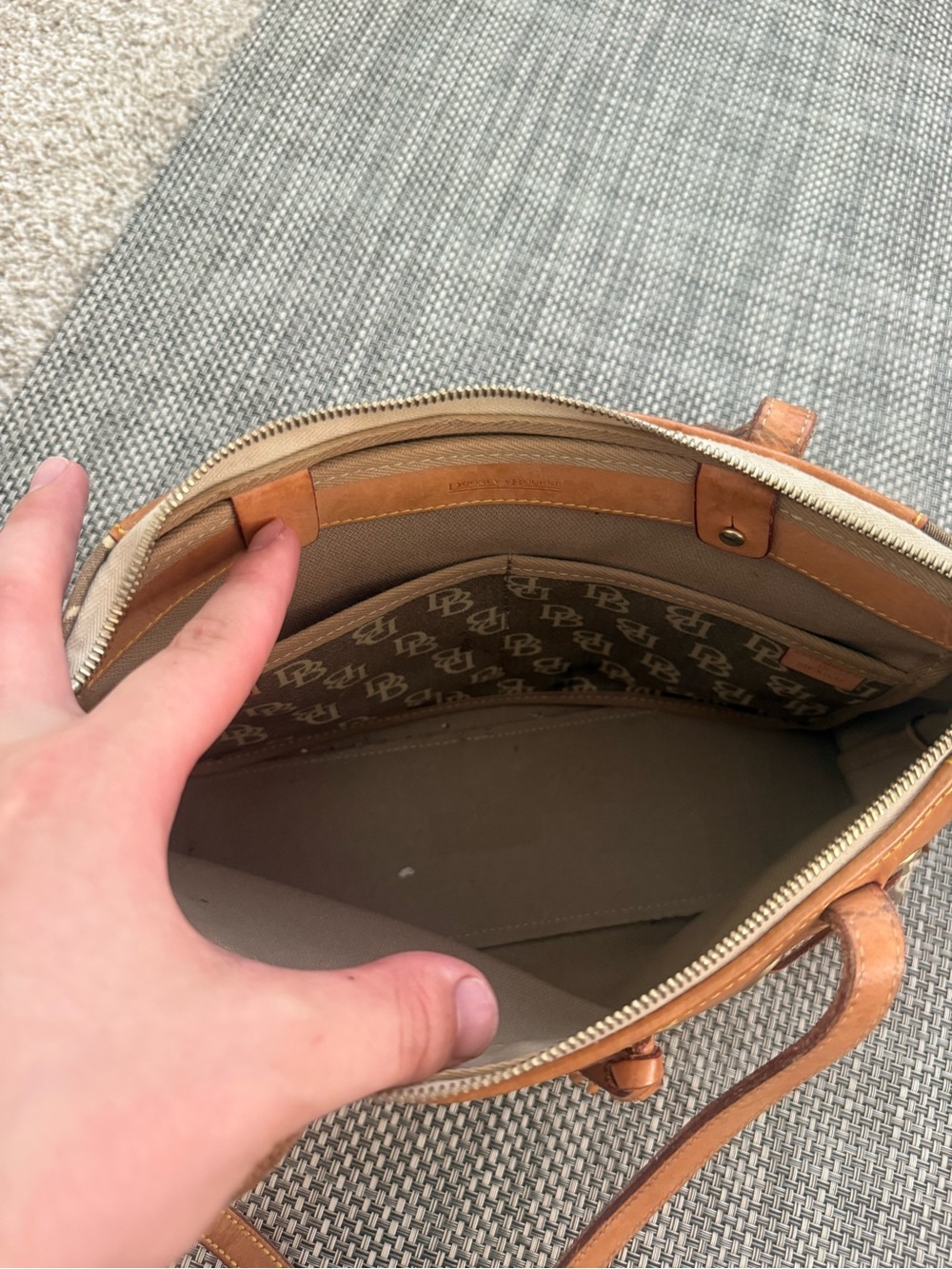 Vintage Dooney and Bourke USED tote bag - Picture 8 of 16